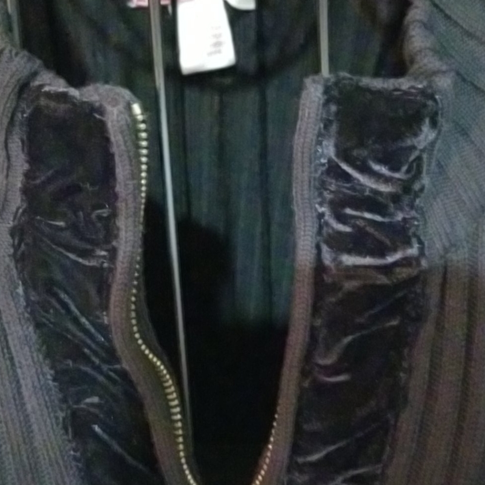 Sweater - Picture 3 of 7